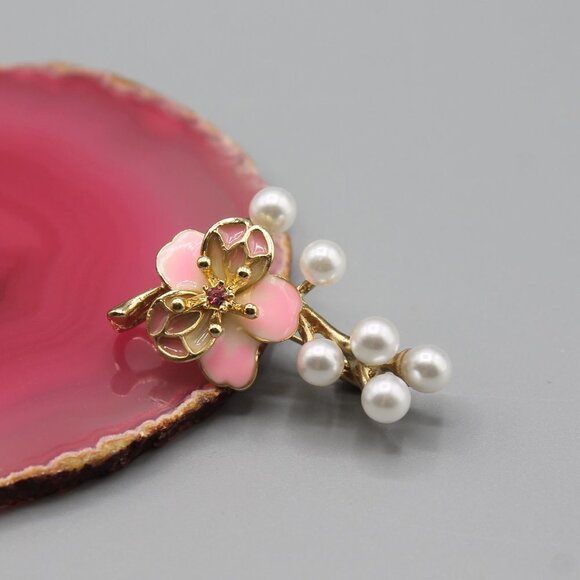 Pink flower pin brooch pendant jewelry white pearl yellow gold tone elegant new - Picture 1 of 10
